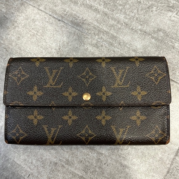Louis Vuitton Handbags - Louis Vuitton Monogram Sarah Long Bifold Wallet